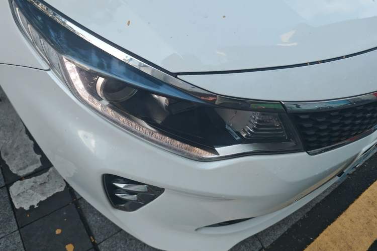 Used Kia K5 2016 1.6T Automatic LUX Right Front Headlight