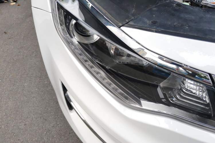 Used Kia K5 2016 2.0L Automatic LUX Right Front Headlight