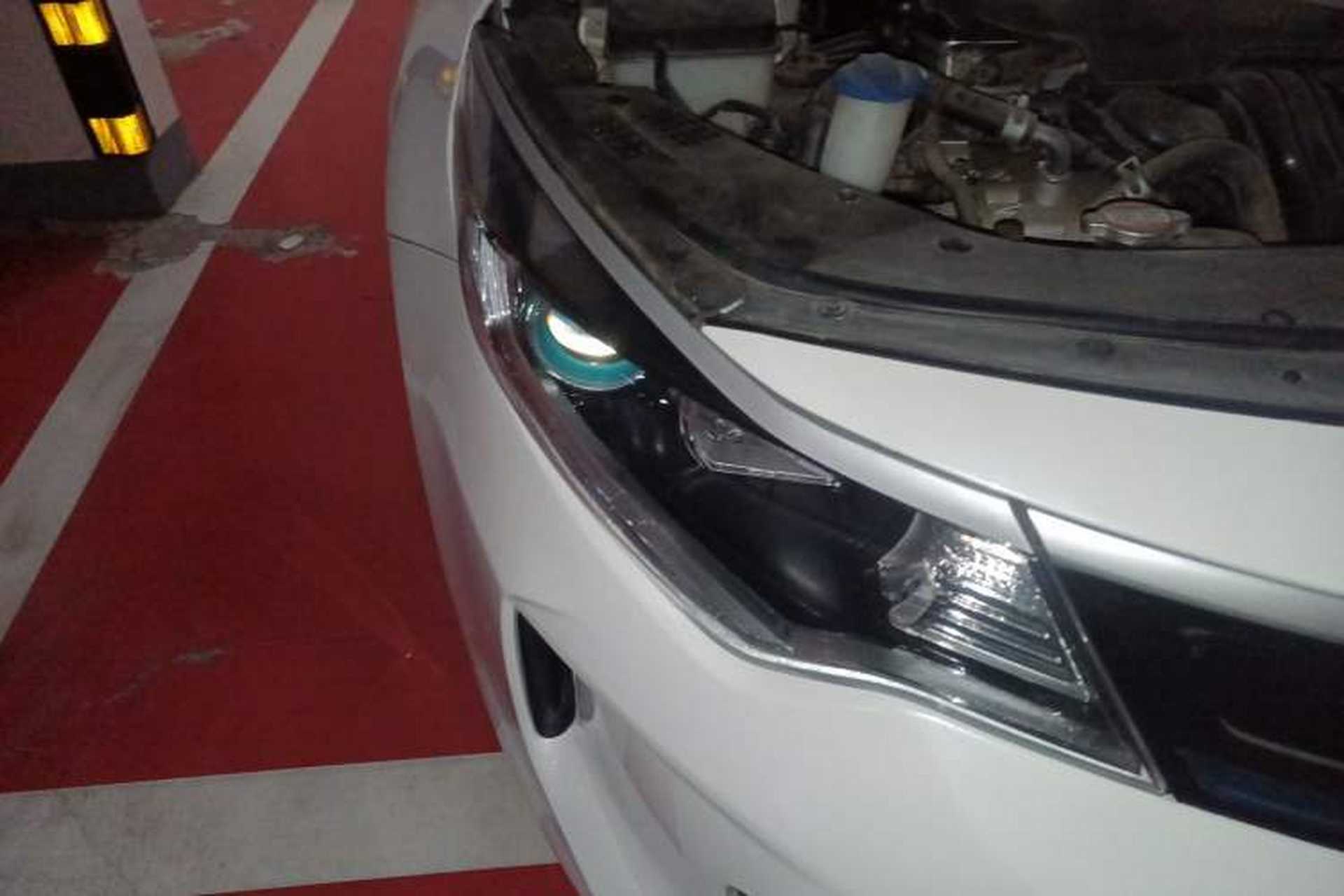 Used Kia K5 2016 2.0L Hybrid GLS Right Front Headlight