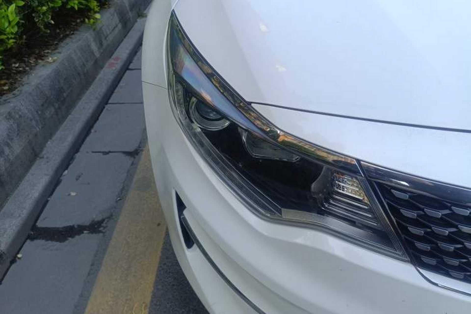Used Kia K5 2016 2.0L Automatic LUX Right Front Headlight