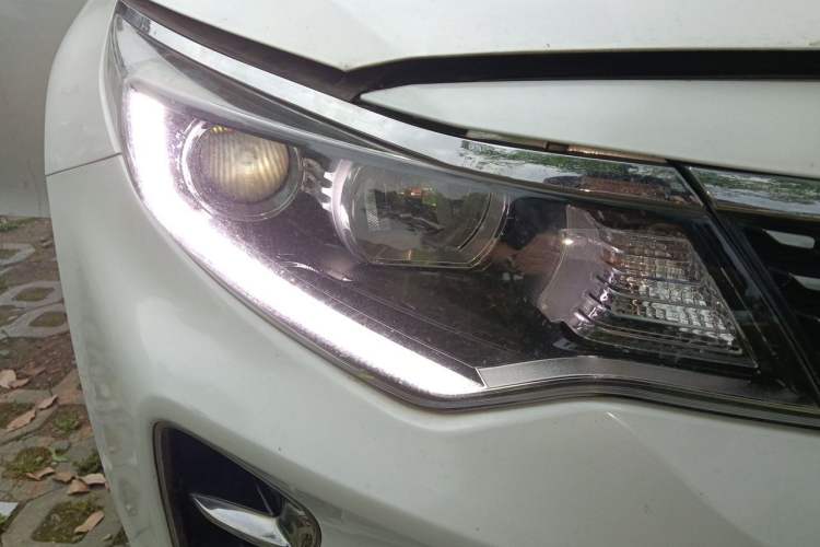 Used Kia K5 2016 1.6T Automatic LUX Right Front Headlight