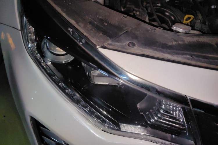 Used Kia K5 2016 1.6T Automatic LUX Right Front Headlight