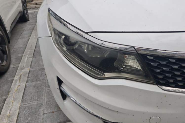 Used Kia K5 2016 2.0L Automatic LUX Right Front Headlight