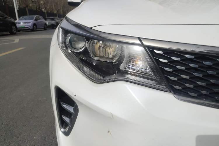 Used Kia K5 2016 1.6T Automatic LUX Right Front Headlight