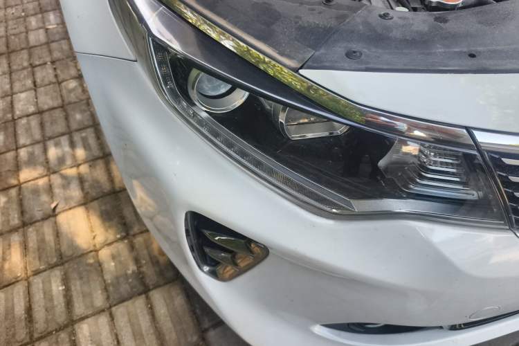Used Kia K5 2016 1.6T Automatic LUX Right Front Headlight