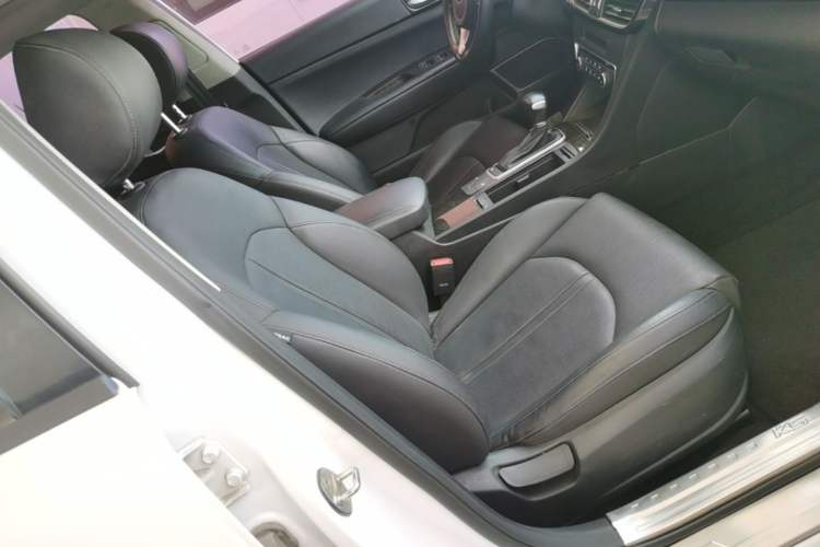 Used Kia K5 2016 2.0L Automatic LUX Right Front Seat