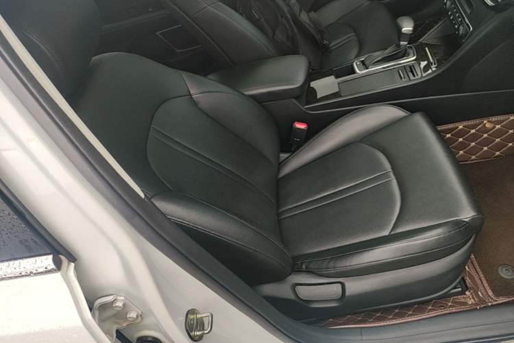 Used Kia K5 2016 2.0L Automatic GLS Right Front Seat