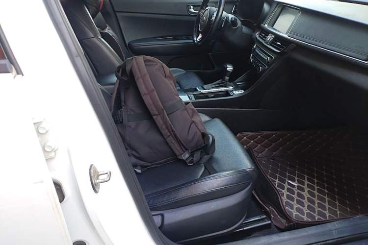 Used Kia K5 2016 1.6T Automatic LUX Right Front Seat