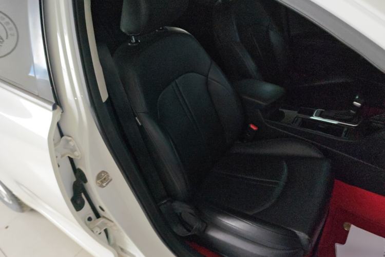 Used Kia K5 2016 1.6T Automatic LUX Right Front Seat