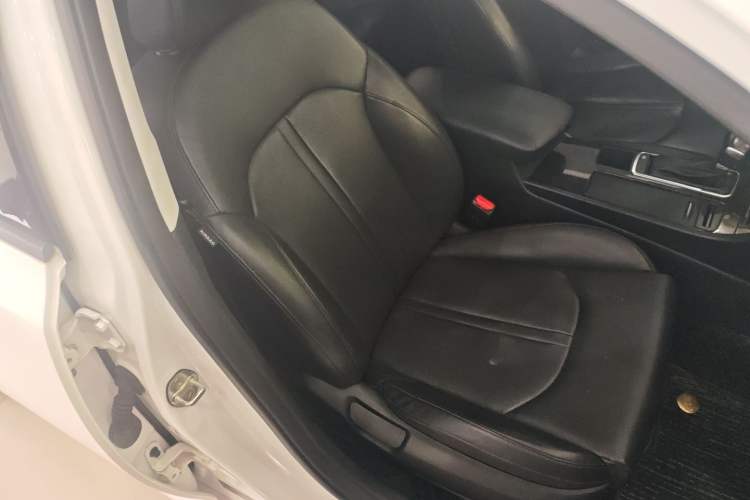 Used Kia K5 2016 1.6T Automatic LUX Right Front Seat