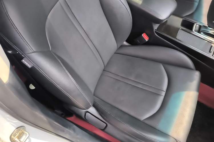 Used Kia K5 2016 1.6T Automatic LUX Right Front Seat