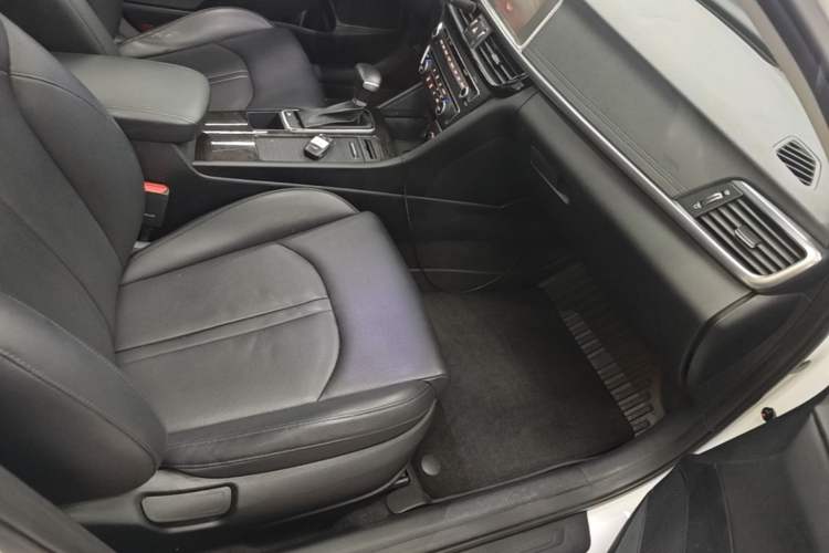 Used Kia K5 2016 1.6T Automatic LUX Right Front Seat