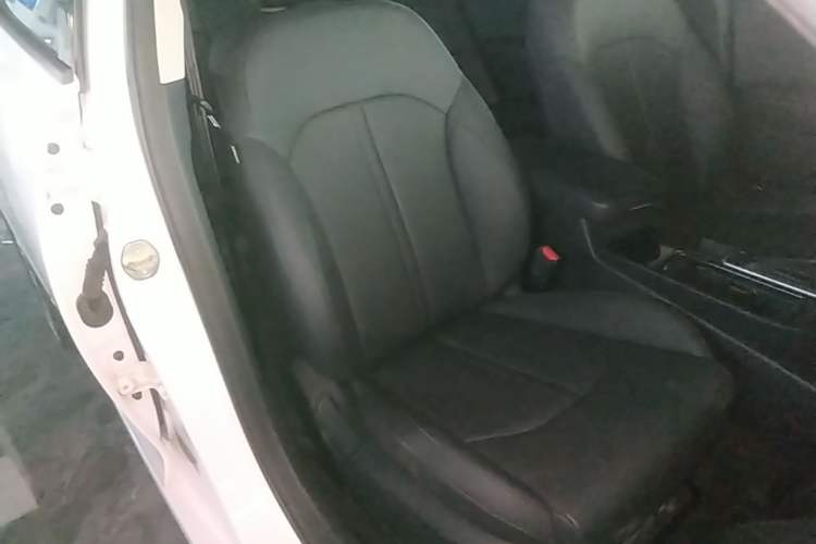 Used Kia K5 2016 1.6T Automatic LUX Right Front Seat