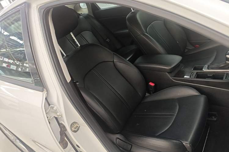 Used Kia K5 2016 1.6T Automatic LUX Right Front Seat