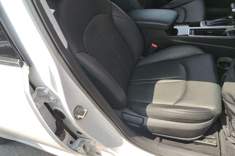 Used Kia K5 2016 1.6T Automatic LUX Right Front Seat