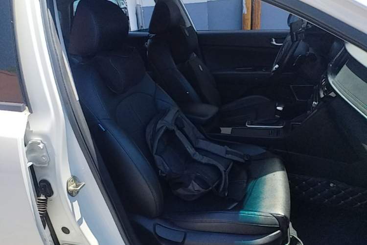 Used Kia K5 2016 1.6T Automatic LUX Right Front Seat
