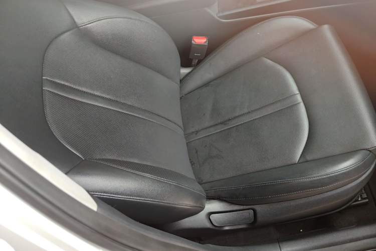 Used Kia K5 2016 1.6T Automatic LUX Right Front Seat