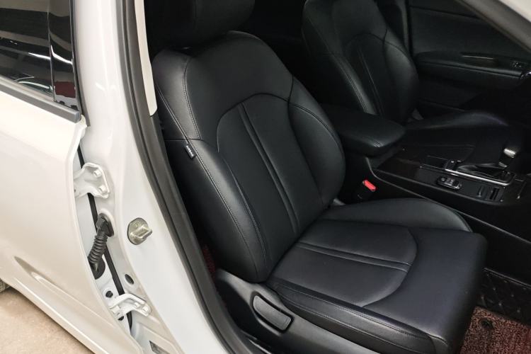 Used Kia K5 2016 1.6T Automatic LUX Right Front Seat