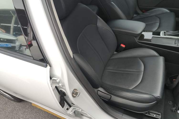 Used Kia K5 2016 1.6T Automatic LUX Right Front Seat