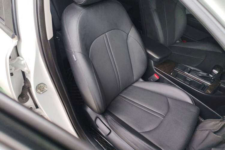 Used Kia K5 2016 1.6T Automatic LUX Right Front Seat