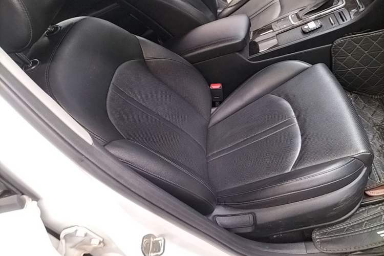 Used Kia K5 2016 2.0L Automatic LUX Right Front Seat