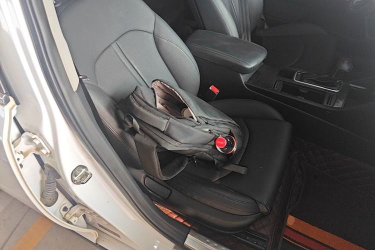 Used Kia K5 2016 1.6T Automatic LUX Right Front Seat