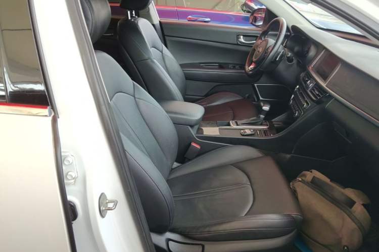 Used Kia K5 2016 1.6T Automatic LUX Right Front Seat