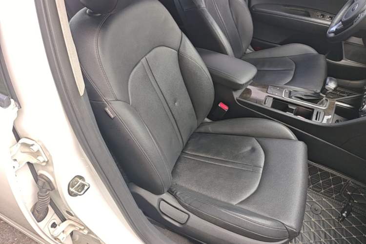 Used Kia K5 2016 2.0L Automatic LUX Right Front Seat