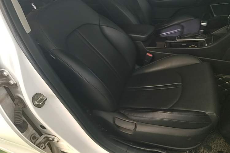 Used Kia K5 2016 1.6T Automatic LUX Right Front Seat