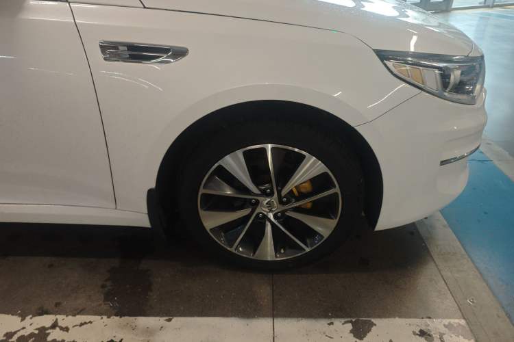 Used Kia K5 2016 2.0L Automatic LUX Right Front Wheel Hub