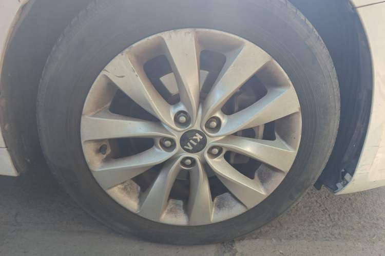 Used Kia K5 2016 1.6T Automatic LUX Right Front Wheel Hub