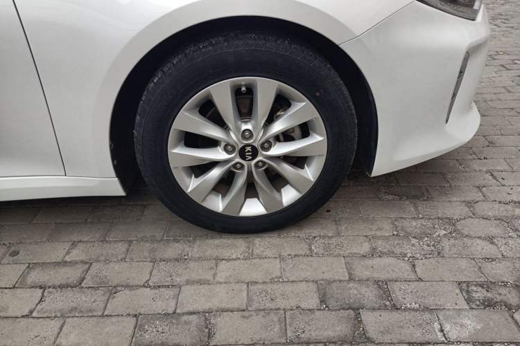 Used Kia K5 2016 1.6T Automatic LUX Right Front Wheel Hub