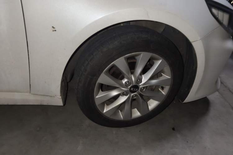 Used Kia K5 2016 1.6T Automatic LUX Right Front Wheel Hub