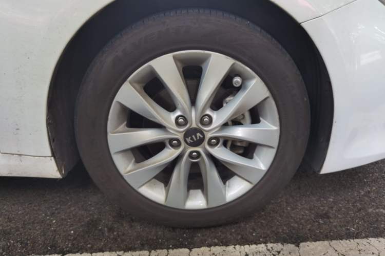 Used Kia K5 2016 1.6T Automatic LUX Right Front Wheel Hub