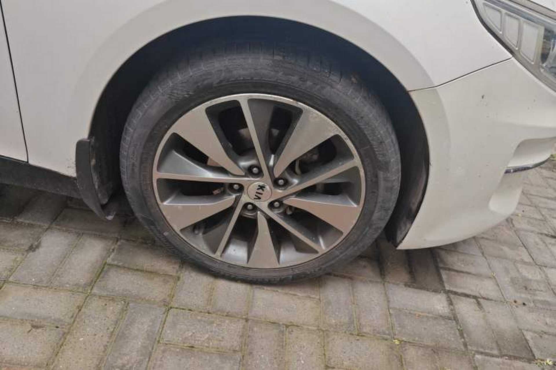 Used Kia K5 2016 2.0L Automatic LUX Right Front Wheel Hub