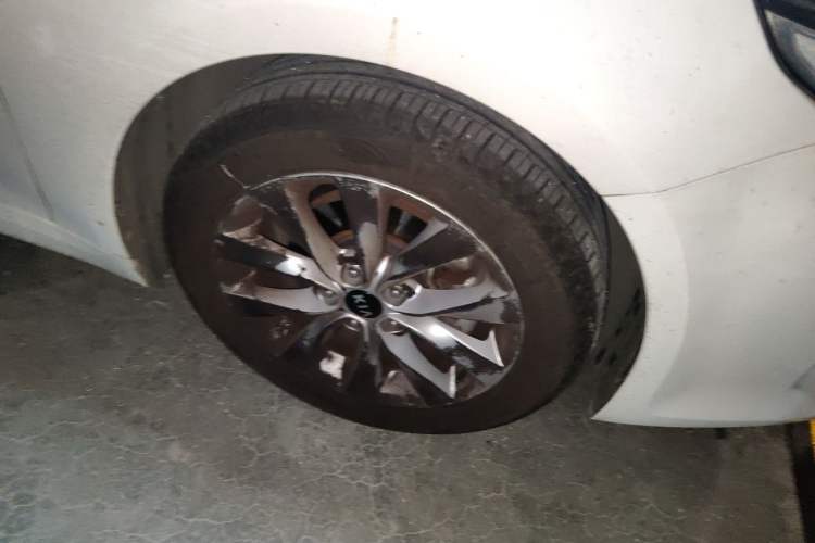 Used Kia K5 2016 1.6T Automatic LUX Right Front Wheel Hub