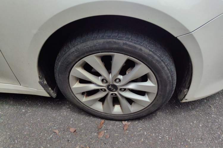 Used Kia K5 2016 2.0L Automatic GLS Right Front Wheel Hub