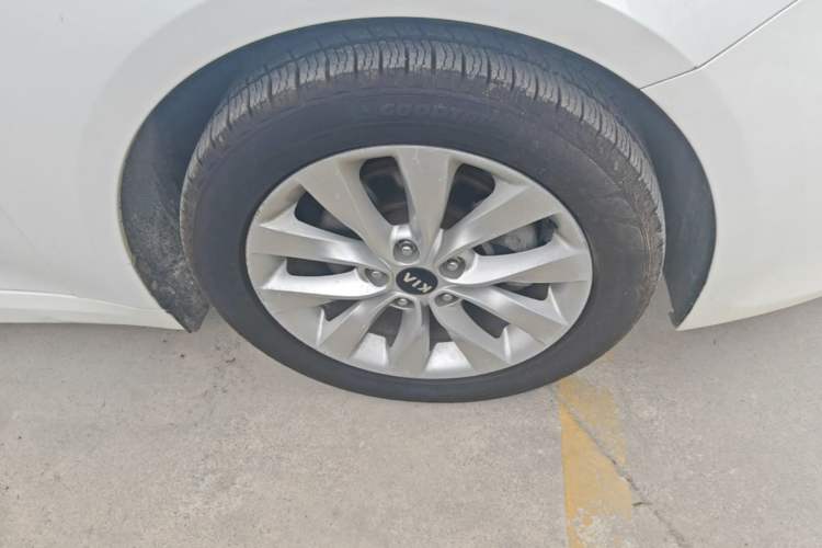Used Kia K5 2016 1.6T Automatic LUX Right Front Wheel Hub