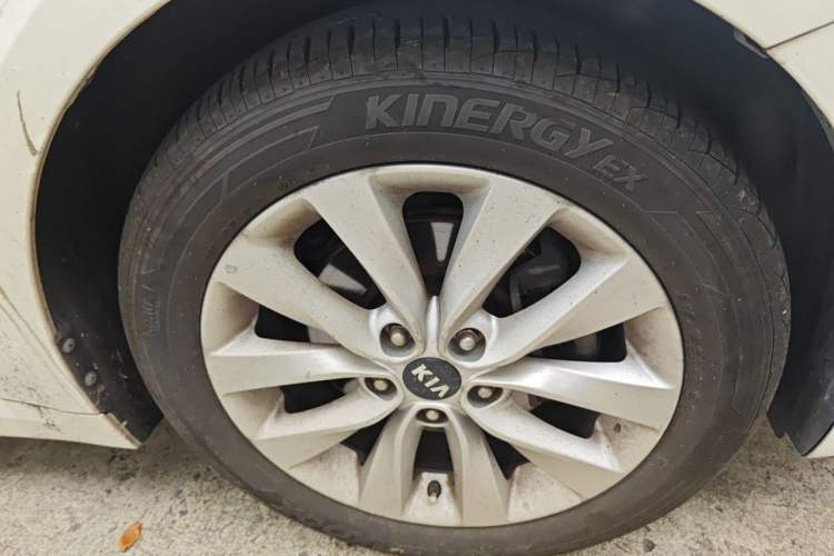 Used Kia K5 2016 1.6T Automatic LUX Right Front Wheel Hub