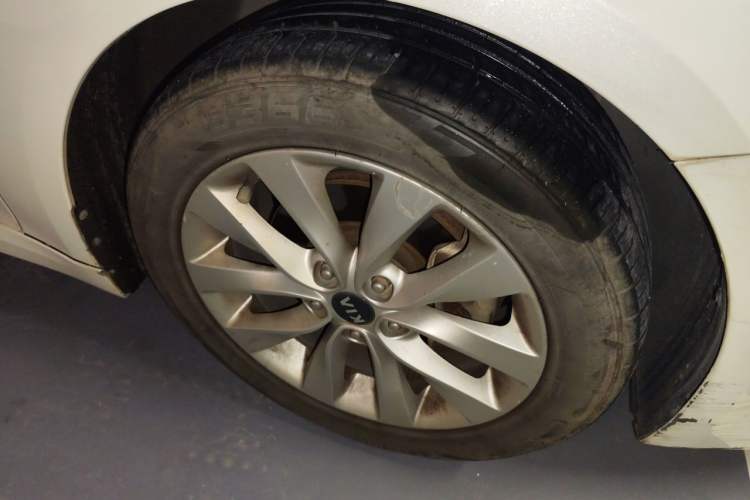 Used Kia K5 2016 1.6T Automatic LUX Right Front Wheel Hub