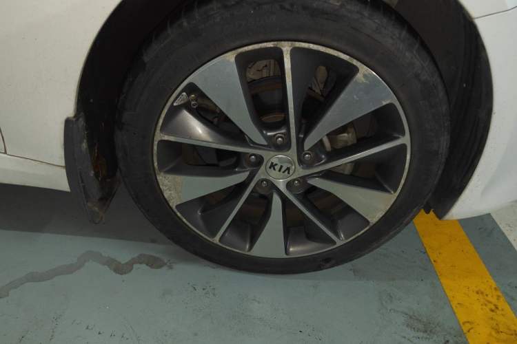 Used Kia K5 2016 2.0L Automatic LUX Right Front Wheel Hub