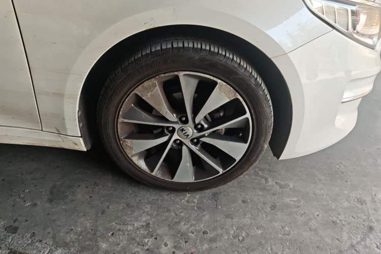 Used Kia K5 2016 2.0L Automatic LUX Right Front Wheel Hub