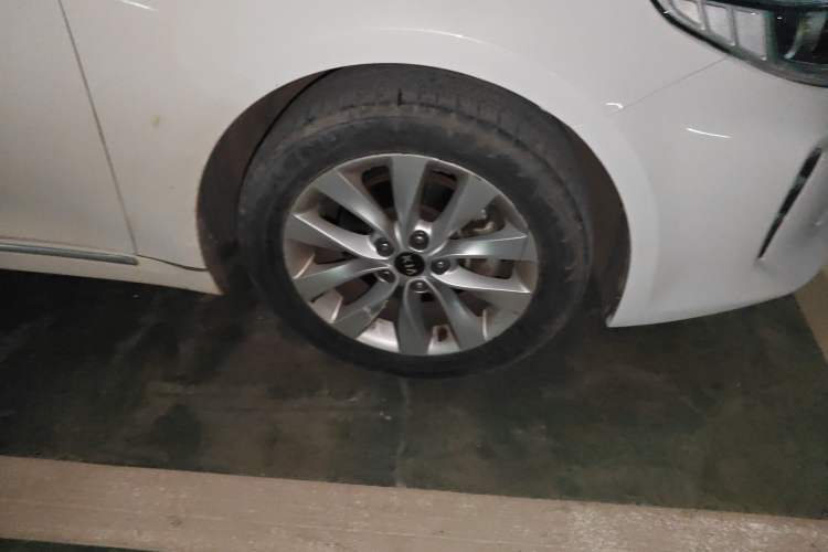 Used Kia K5 2016 1.6T Automatic LUX Right Front Wheel Hub