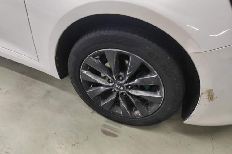 Used Kia K5 2016 2.0L Automatic GLS Right Front Wheel Hub