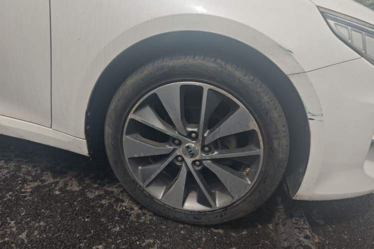 Used Kia K5 2016 2.0L Automatic LUX Right Front Wheel Hub
