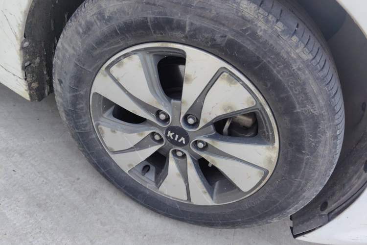 Used Kia K5 2016 2.0L Hybrid GLS Right Front Wheel Hub