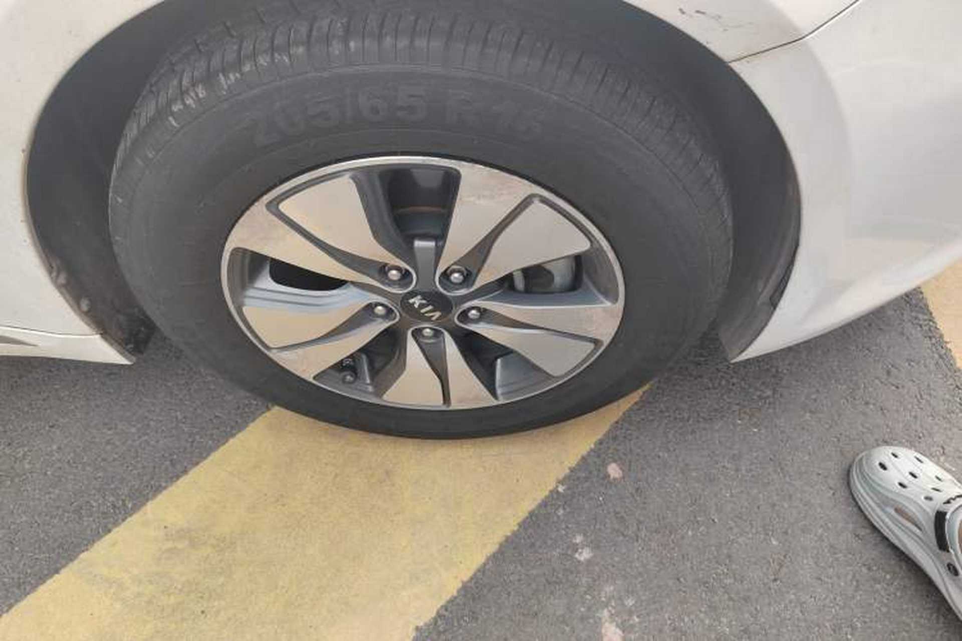 Used Kia K5 2016 2.0L Hybrid GLS Right Front Wheel Hub
