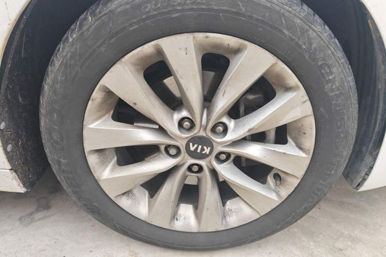 Used Kia K5 2016 1.6T Automatic LUX Right Front Wheel Hub