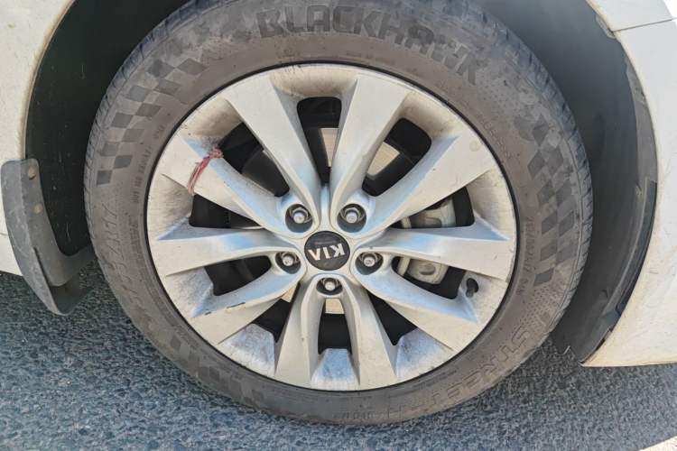 Used Kia K5 2016 1.6T Automatic LUX Right Front Wheel Hub