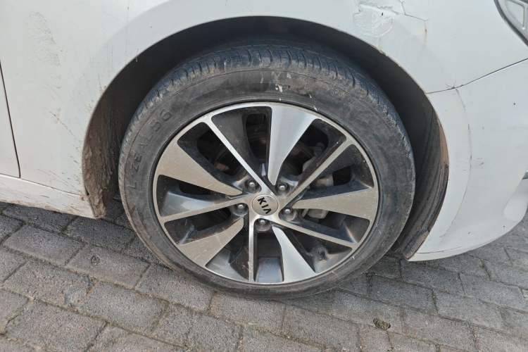Used Kia K5 2016 2.0L Automatic LUX Right Front Wheel Hub
